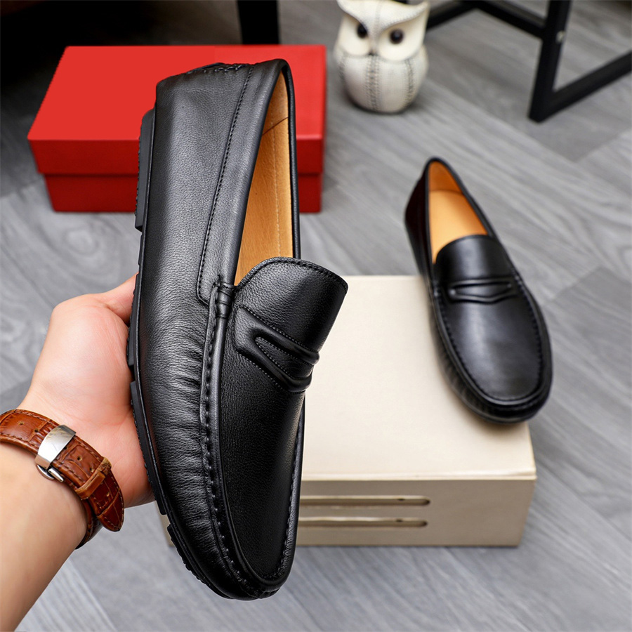 Zapato de cuero de alta gama para hombres de lujo. Se puede ver la buena calidad del molde original. La primera capa importada de piel de becerro de alta gama es muy clara y de alta calidad.