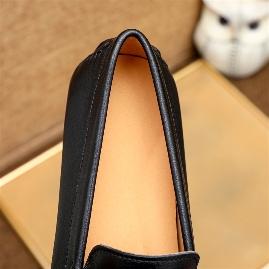 Zapato de cuero de alta gama para hombres de lujo. Se puede ver la buena calidad del molde original. La primera capa importada de piel de becerro de alta gama es muy clara y de alta calidad.