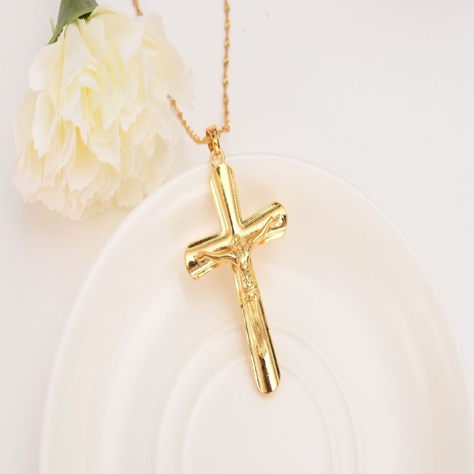 Män fina solid guldfinish Cross Halsband Hela Crucifix Pendant Women smycken mode Jesus dekoration klänning2917