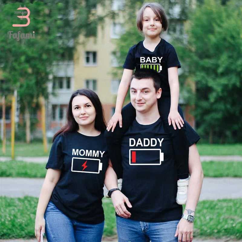 Abiti coordinati la famiglia Set di abbigliamento la famiglia Mamma Papà Bambini Abiti coordinati neonati Carica al 100% Batteria carica e scarica, stessi set il regalo di famiglia