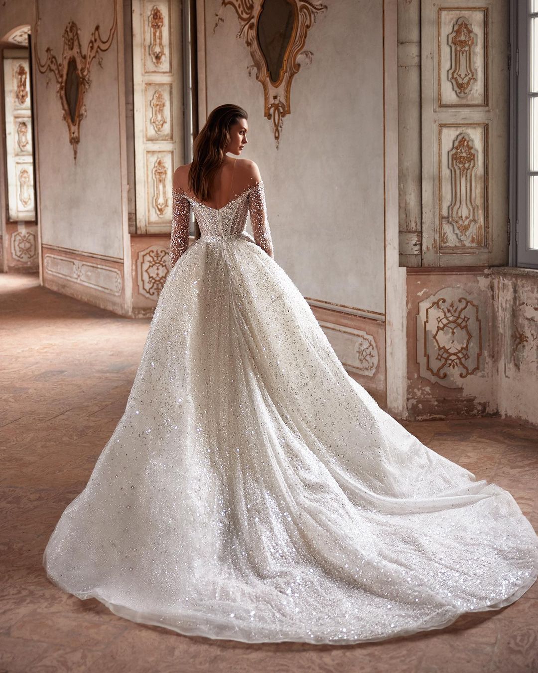 Sparkly Une ligne femmes robe de mariée col transparent manches longues robes de mariée paillettes perles balayage train robe sur mesure vestidos de novia