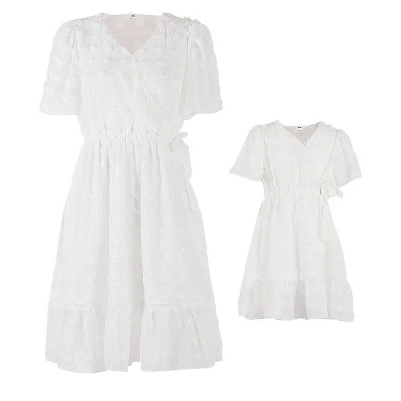 Roupas combinando para a família Roupas combinando para a família Verão Mãe Crianças Vestido floral com decote em V Mãe e Filha Roupas combinando Mulheres Bebê Menina Vestido de bolinhas