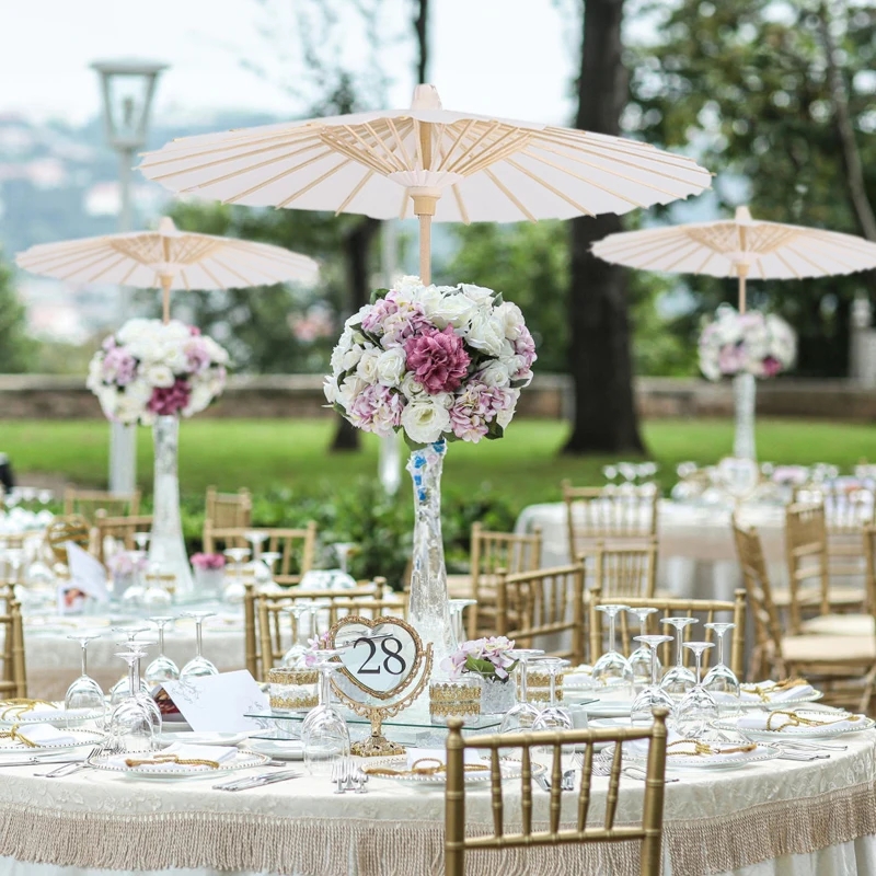 OEM Wedding Papper Unbraller Stół Białe centralne elementy Układ ręcznie robiony ślub Centralny punkt sztuczny czerwony biały kwiat róży Umbraller Stojak na ślub