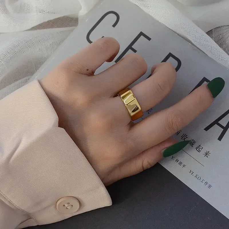 Band Rings Titanium مع 18K Gold Wave Ring Ring Women Stainess Steel Jewelery Designer T Show Club Party Rare Elegance Japan Korea J240226