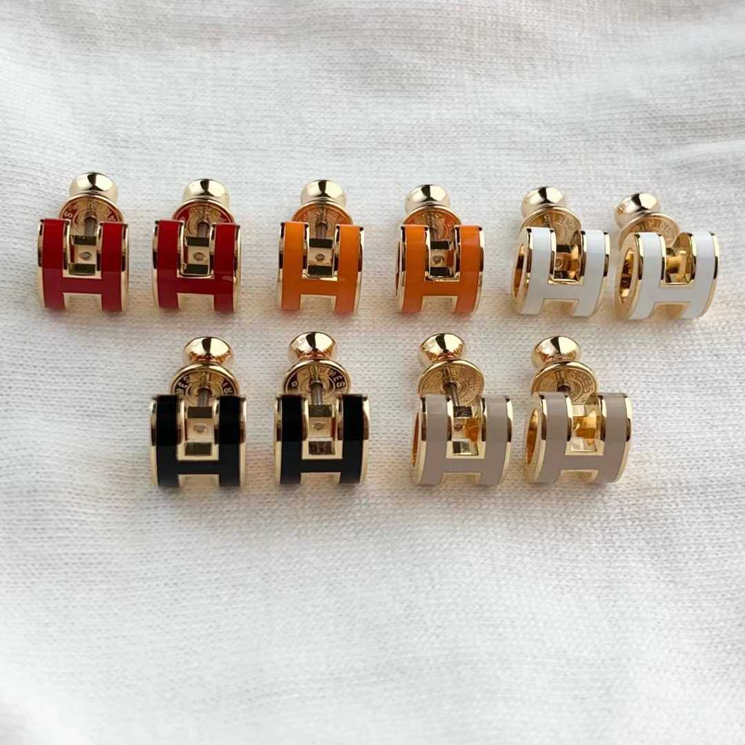 MiniH Letter Pop Emaille Oorbellen voor Vrouwen CNC-versie Dik Verguld 18K Rosé Goud Lichte Luxe Oorbellen Grote Oorbellen