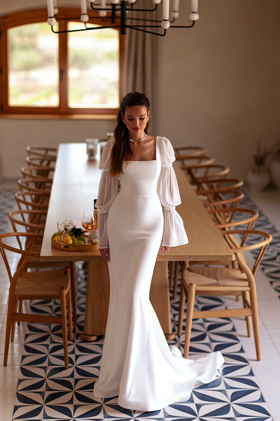 Einfache Satin-Meerjungfrau-Hochzeitskleider, quadratischer Ausschnitt, geschwollene Langarm-Brautkleider, sexy, rückenfreies Strand-Boho-Brautkleid