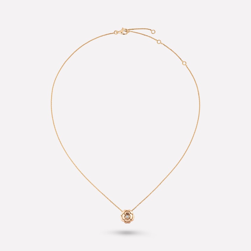 Collier CHAN 5 Nouveau dans lEXTRAIT DE CAMELIA uxury collier chaîne de bijoux fins pour femme pendentif k Gold Heart Designer Ladies Fashi248K