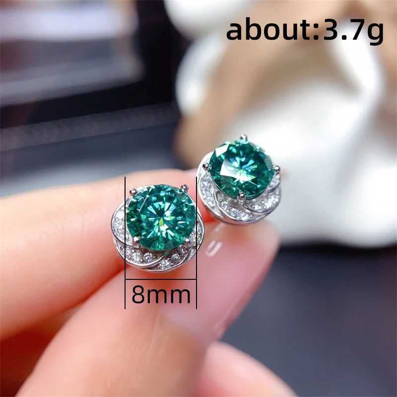 Stud Huitan Vintage Green Cubic Zirconia Studded Earrings Lämpliga för kvinnor Vackra blommorformade örhängen Party Style Gifts Nya smycken J240226