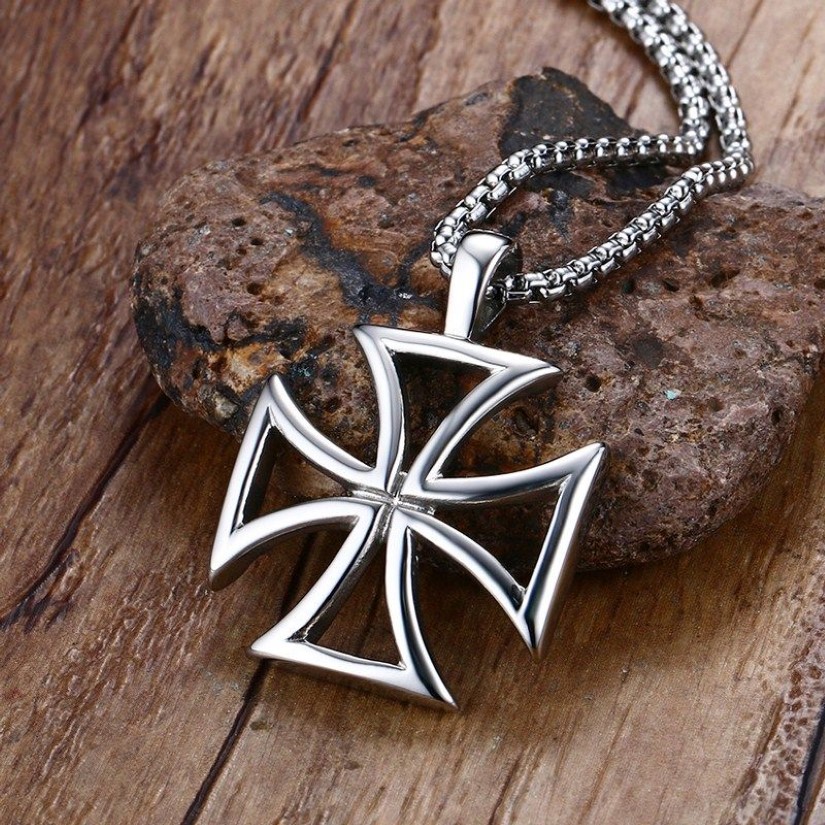 Fashion- Mens Necklace Stainless Steel Vintage Hollow Maltese Iron Cross Pendant Necklace Knights Templar Cross Male Jewelry284w