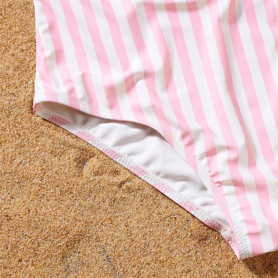 Abiti coordinati la famiglia Costumi da bagno a righe Abiti coordinati la famiglia Costumi da bagno madre e figlia con volant Abiti bikini mamma e me Pantaloncini da bagno padre e figlio