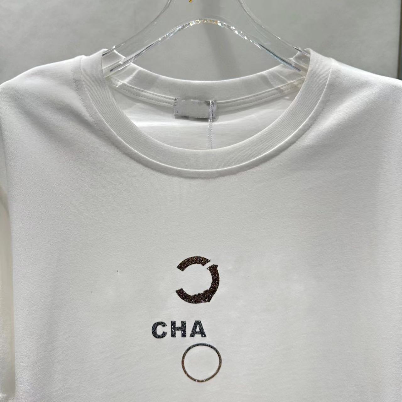 Yüksek kaliteli tasarımcı küçük yuvarlak boyun saf pamuklu tişört 2024 yaz yeni kadınların tepesi