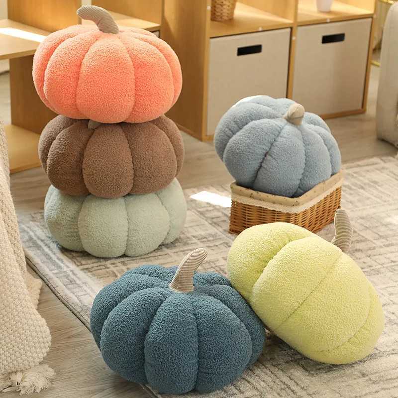 Portachiavi di peluche Vendita calda 20 cm Divertente Zucca Peluche Cuscino Creativo Cuscino del divano a forma speciale Decorazione di Halloween Simpatici bambini Peluche L2403