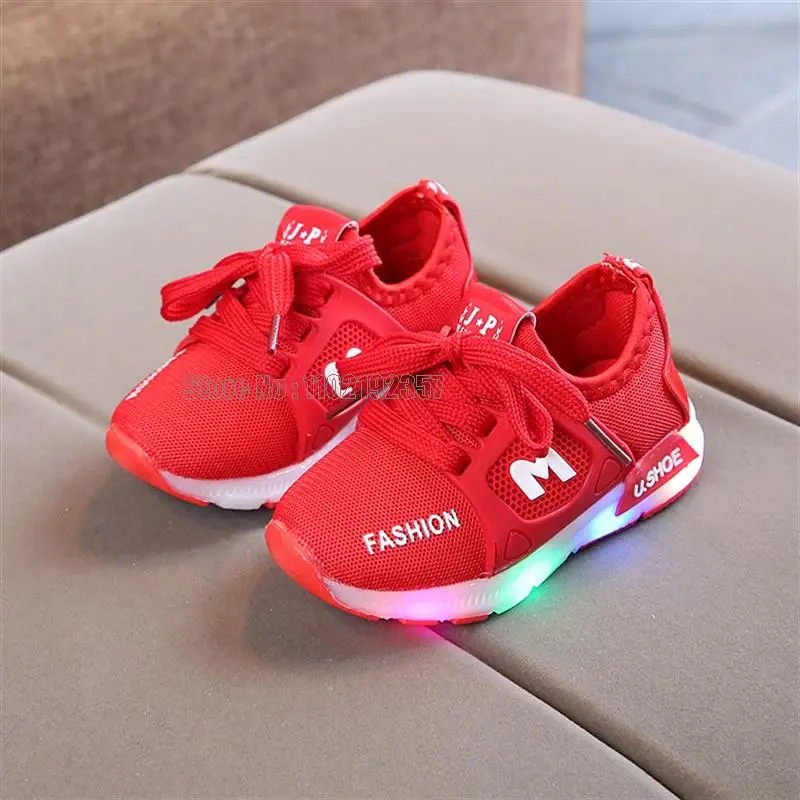 Chaussures d'extérieur lumineuses pour enfants, baskets lumineuses en maille d'air pour garçons et filles, chaussures de course respirantes pour bébés, chaussures Led pour tout-petits