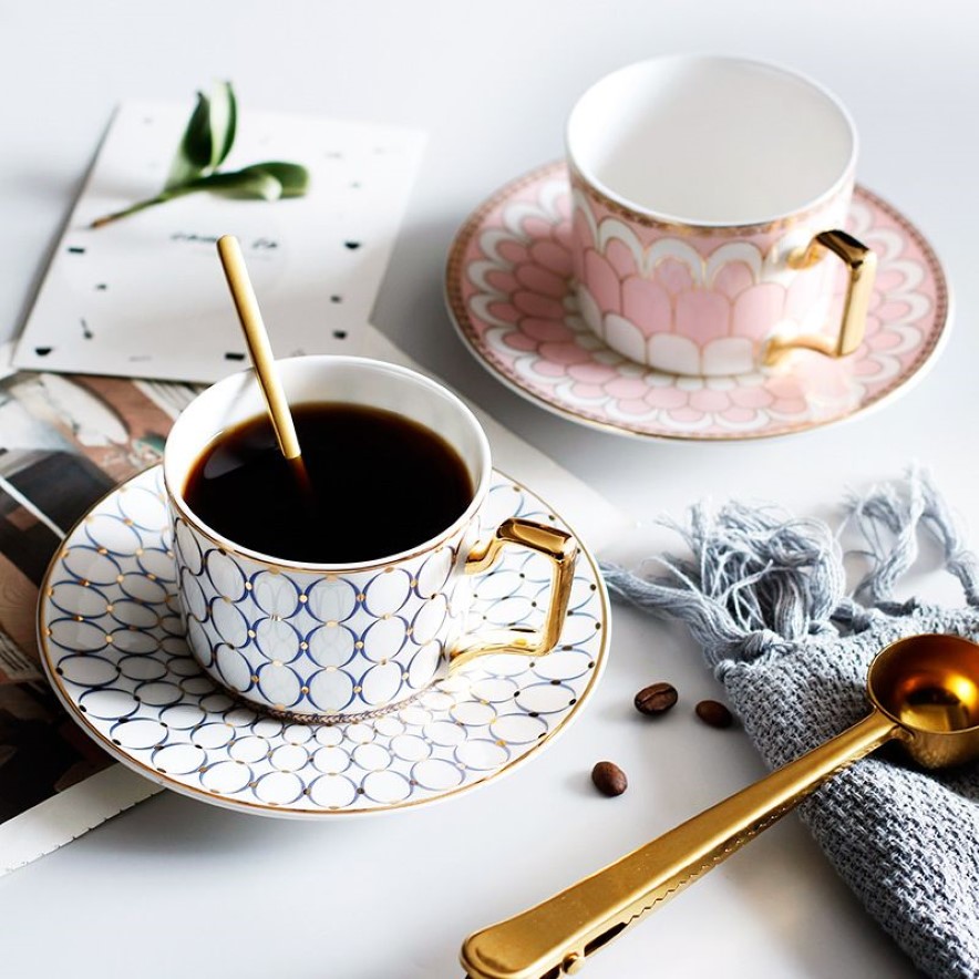 Europeiska lyxiga kaffekoppar Saucers Porslin Royal utsökta brittiska eftermiddagste kopp set mode café mugg för gåva227f