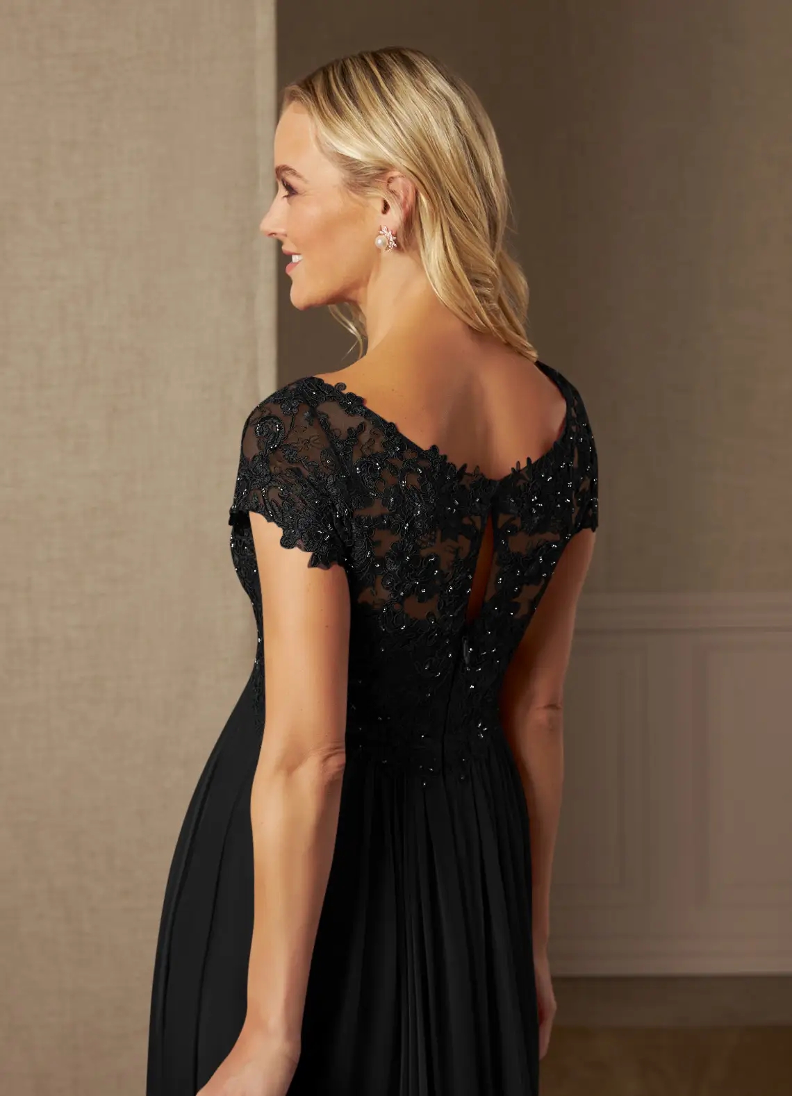 Delicate Sequins Lace Mother Of The Bride Dresses Empire Waist Short Sleeves Women Black Formal Evening Gowns V Neck Wedding Reception Groom Mother's Dress CL3333