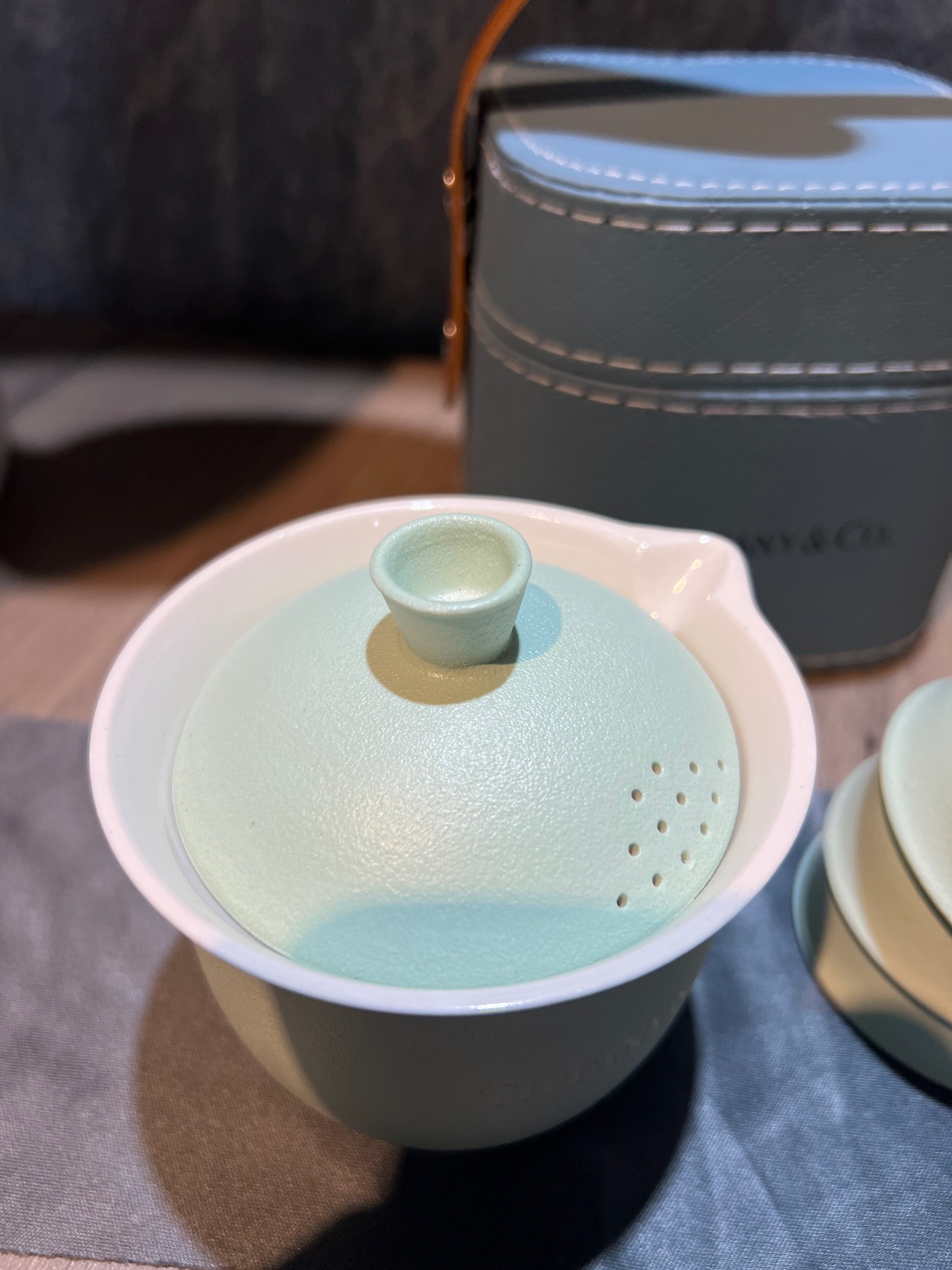 Blaues Designer-Reise-Teeset, tragbares Keramik-Teeset, Lazy One Pot, drei Tassen, Outdoor-Camping, klassische Logo-Teetasse mit PU-karierter Tragetasche