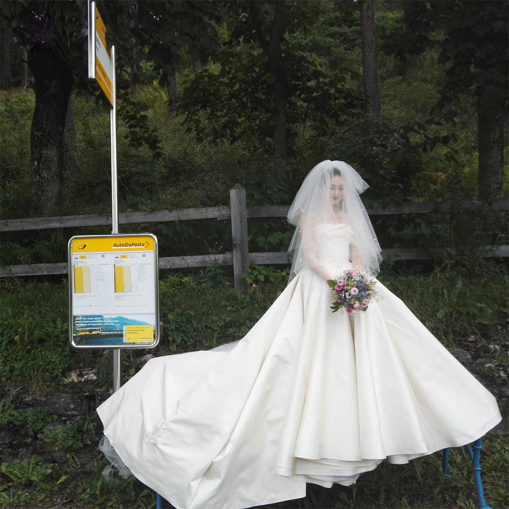 Abiti da sposa semplici a trapezio in raso brillante Abiti da sposa principessa senza maniche con spalle scoperte color avorio lucido