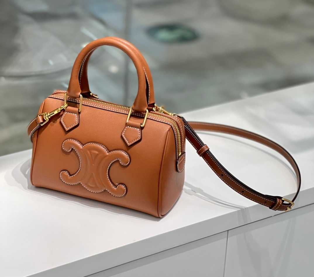 Triomphes Woman Handbag Bag Bag Crossbody Bags 2024 New Leature Leather Pilling Bowling Ball One Counter Cross Cross Breving