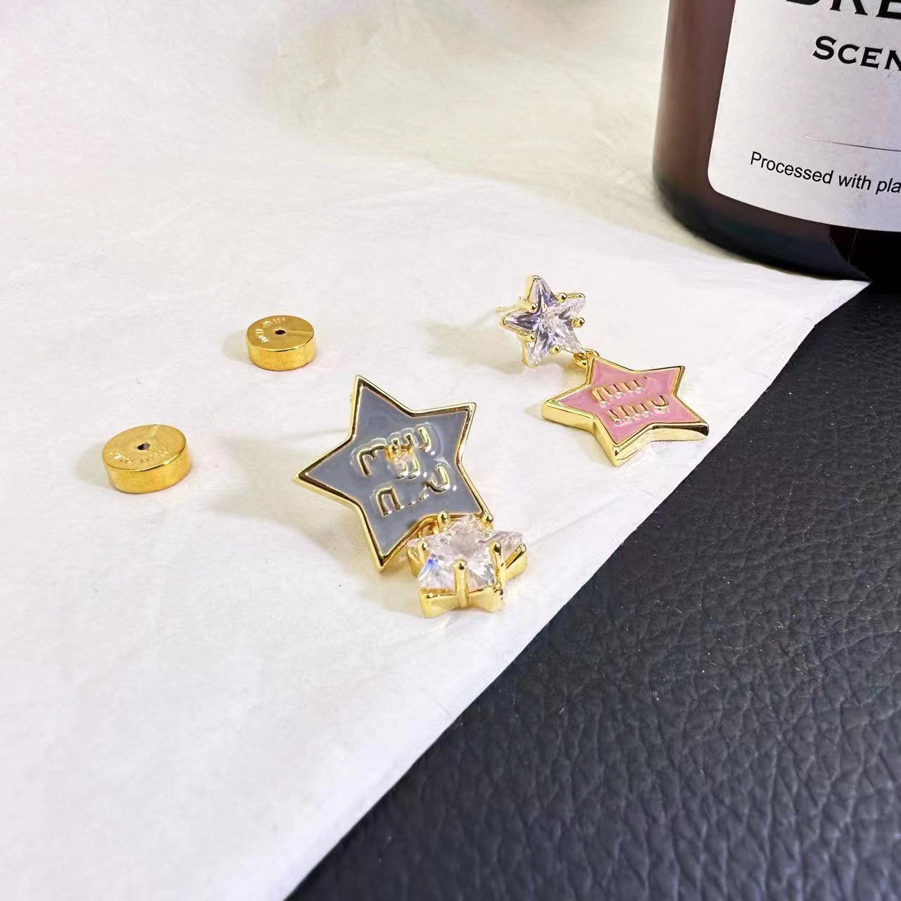 Nowe kolczyki projektanta Pięć spiczastej gwiazdy małej gwiazdy z diamentami kolczyki literowe słodki i fajny styl Unikalne i modne kolczyki