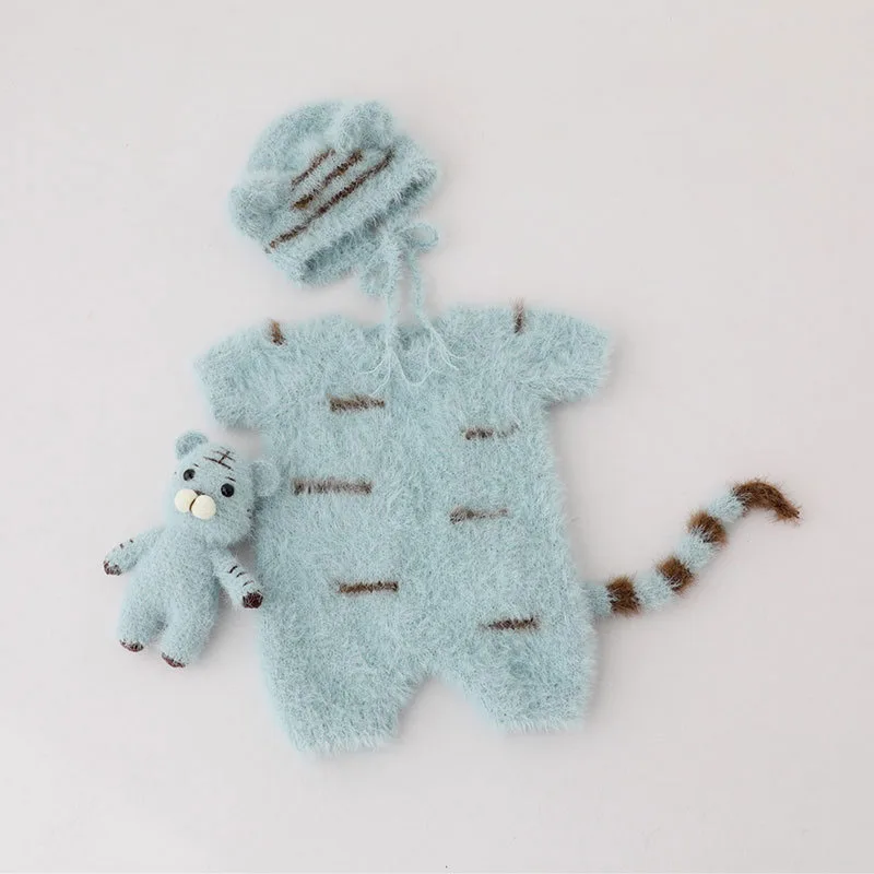 Sets Newborn Photography Costume Tiger Hat + Doll + Onesie Set Studio Photograph Props Boys And Girls Baby Photos Clothing