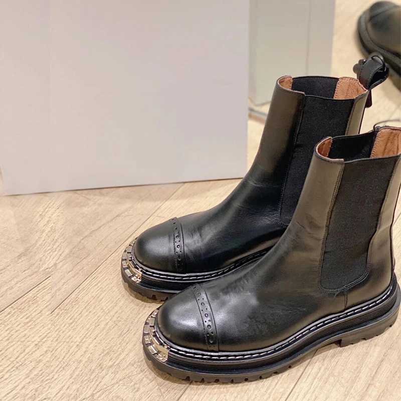 Boots New Chelsea Boots Women Round Toe Platform أحذية نساء من جلد الشتاء الشتاء للنساء للأزياء الصوتيات Mujer