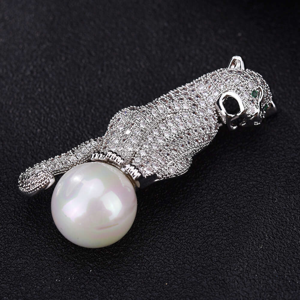 Brooch Masculine Temperament Leopard Zircon Brooch Elegant Scarves Buttons Clothing Accessories Pins