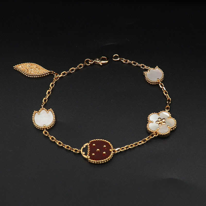 Designer Jewelry Luxury Bracelet VanCA Precision Star Ladybug Five Flower Bracelet Womens Light Luxury K Gold White Fritillaria Red Jade Marrow Handpiece