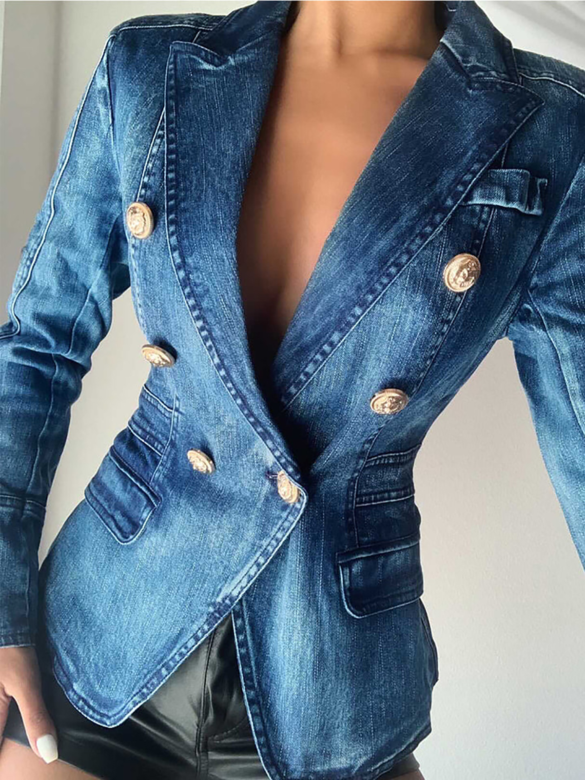 Blauwe denim damesjurk op maat gemaakt slim fit dubbele rij knopen modeshow dames blazerjas gastkleding uit één stuk