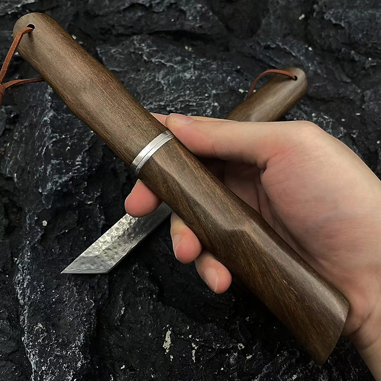 Couteau droit de survie de haute qualité A2283 Damas en acier Tanto Point Blade Ebony avec poignée en acier Couteaux à lame fixe extérieure avec gaine en bois