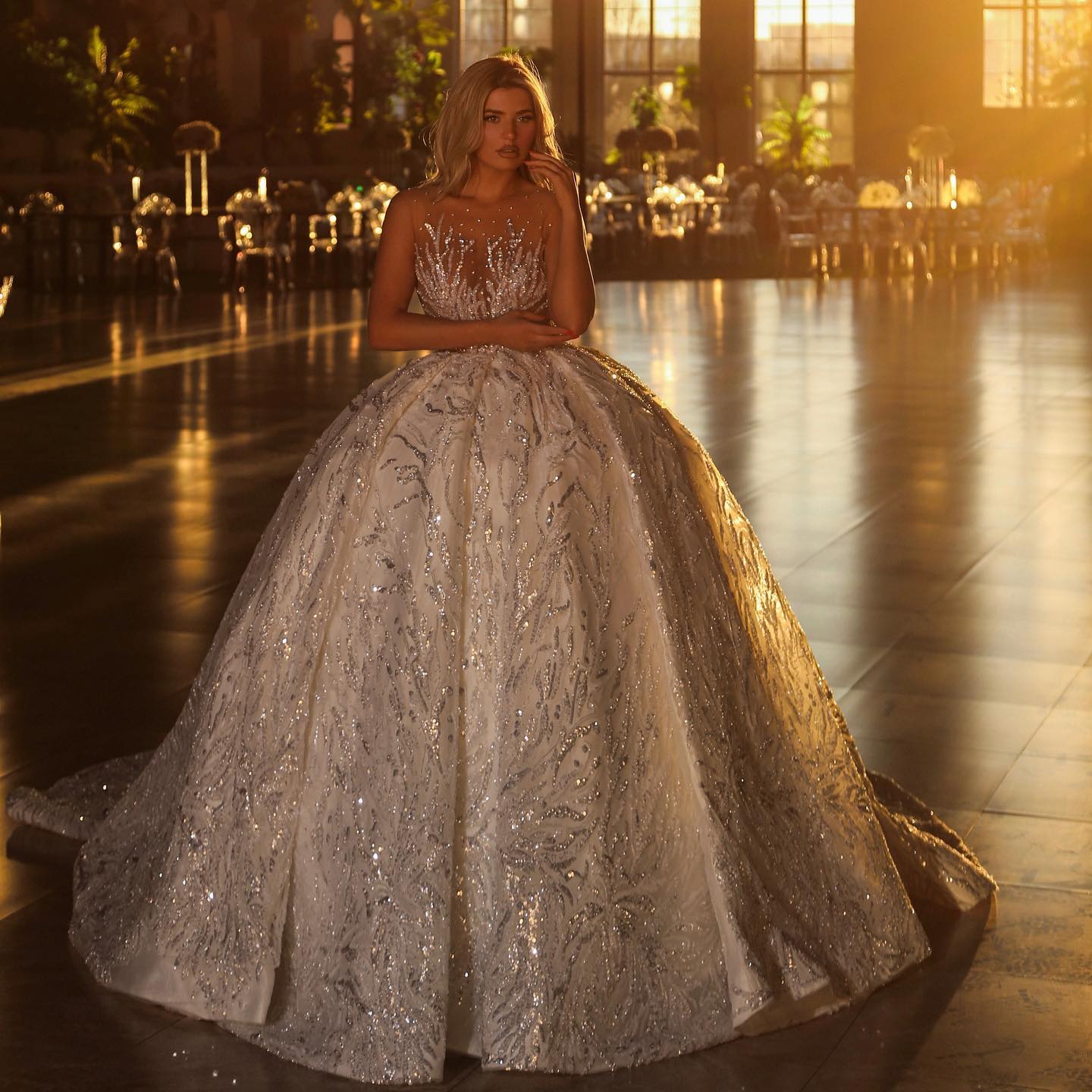 Charming Ball Gown Wedding Dresses Shining Appliques Sequins Beads Bridal Sweep Train Backless Lace Up Court Gown Custom Made Plus Size Vestidos De Novia