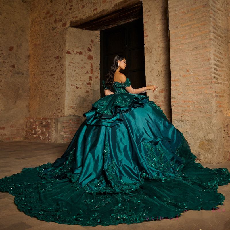 2024 Dark Green Quinceanera Dresses Ball Gown Off Shoulder Lace Appliques Crystal Beads Flowers Long Sleeves Tulle Ruffles Puffy Party Dress Prom Evening Gowns