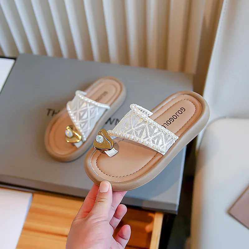 Тапочки Детская обувь Девушка Принцесса Слайд Летние новые сандалии для девочек на мягкой подошве Универсальные сандалии с жемчугом Модный сказочный стиль J240228