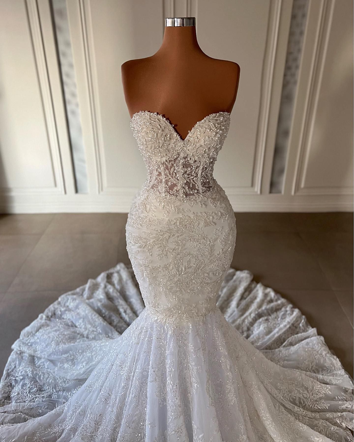 2024 Luxury Mermaid Wedding Dresses Bridal Gowns Sweetheart Illusion Full Lace Appliques Crystal Beads Plus Size African Nigerian Fishtail