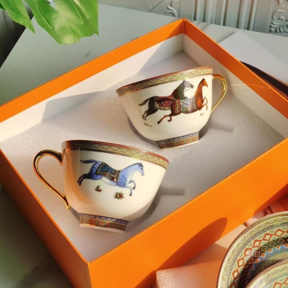 Tasses, soucoupes, service à café cheval, tasse en céramique, service à thé en porcelaine, cadeau de luxe, os, décoration de mariage en porcelaine, Drinkware235z