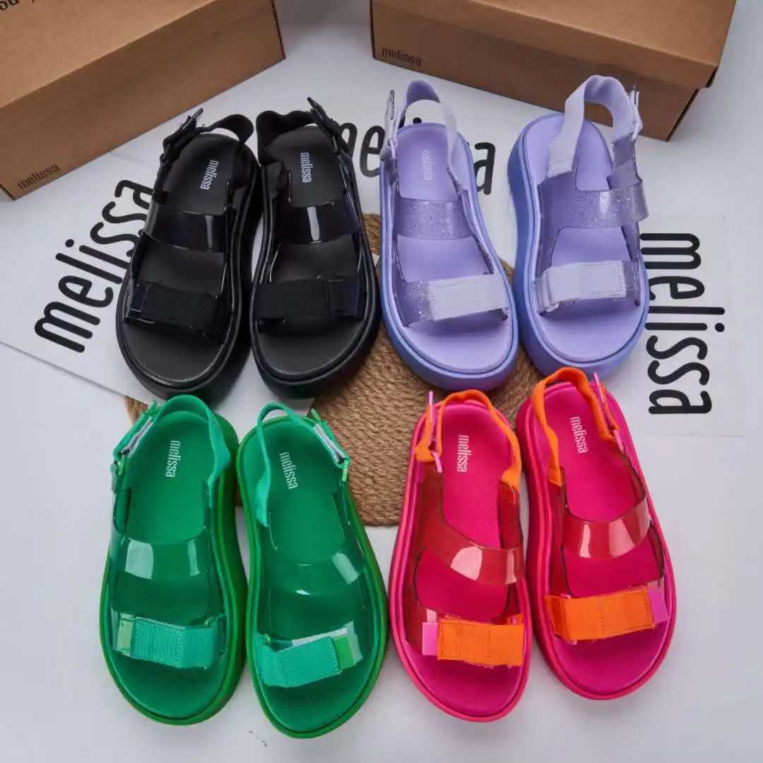 Sandals 2023 Melissa Womens Muffin Shoes Fashion سيدات سميكة سليز سيلال الصنادل غير الرسمية البالغة أحذية شاطئية غير رسمية الأنثى أحذية جيلي SM184 J240228