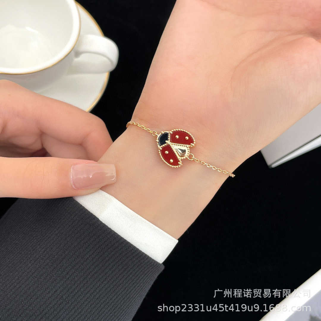 Designer smycken lyxarmband Vanca Clover Armband Kvinnlig naturlig nyckelpiga Fem Flower Armband Kvinnlig tjock guld Rose Gold Live -sändning
