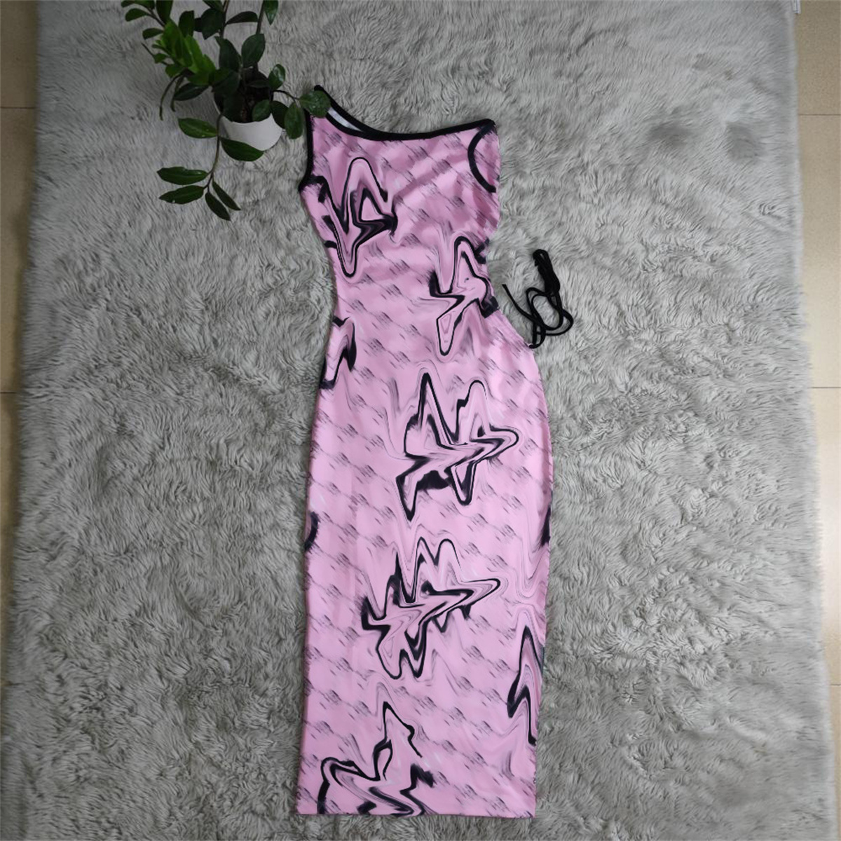 女性のセクシーなスリムなドレスデザイナーワンショルダードレス春の夏の女性ワンピーススカートプリントノースリーブパーティークラブの服