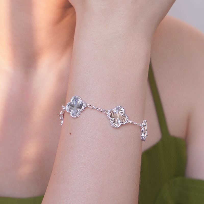 Designer sieraden luxe armband schakelketting VanCA zilveren sieraden bloemenklaver armband modieuze en trendy boetiek