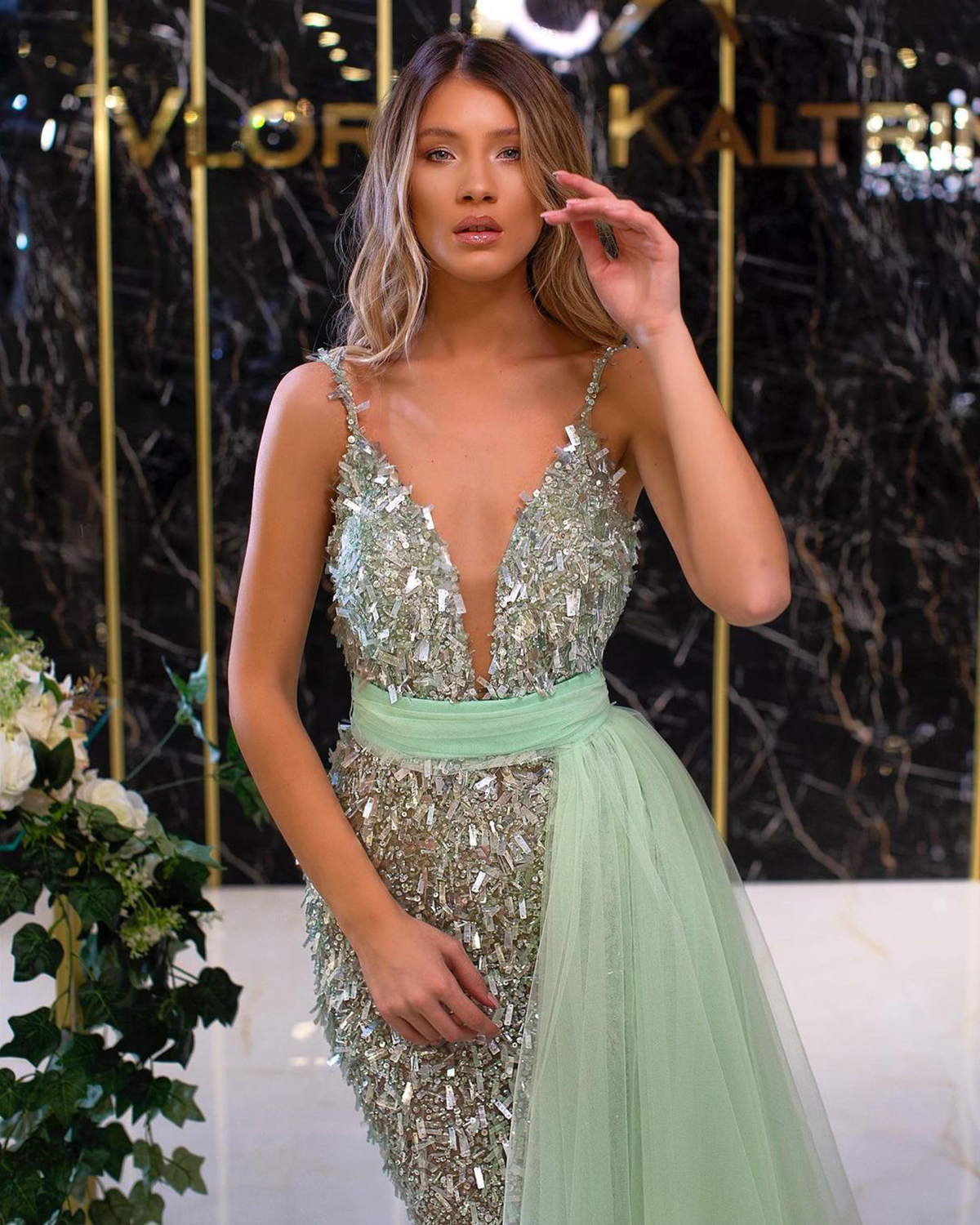 Shiny Sequined Mermaid Evening Dresses Sexy V Neck Slim Prom Gowns Custom Made Beading Junior Dress