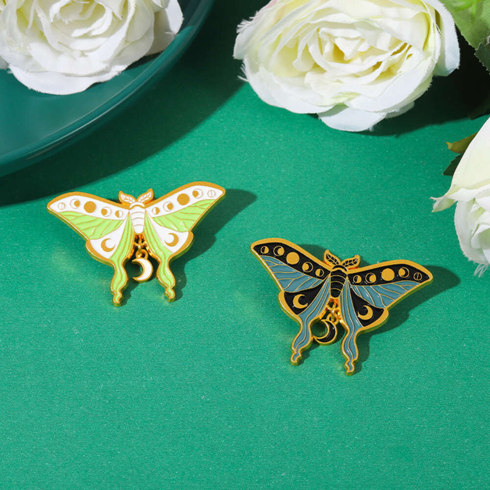 Aluminiowa broszka dla zwierząt Kreatywna kreskówka Śliczna odznaka szkliwa w kształcie motyla w kształcie motyla