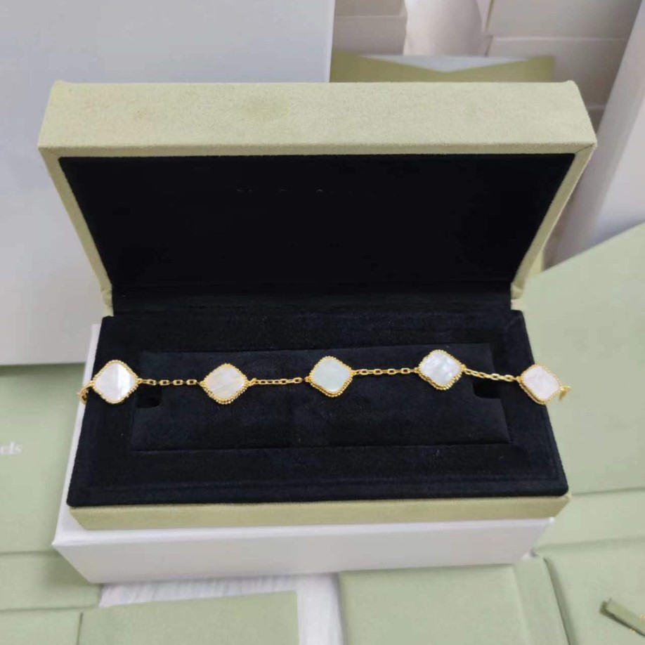 Classic Style Fashion Four Leaf Clover Charm Bracelets 18k Yellow Gold White Mother Of Pearl Designer Bracelet Ladies Wedding Brid298A