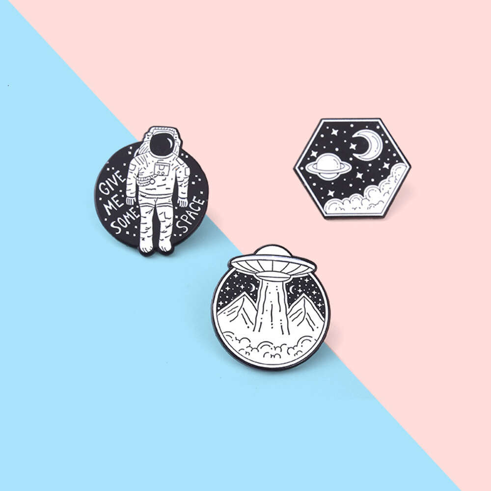 Gepersonaliseerde cartoon astronaut ruimtevaartuig, sterrenhemel vormige gebakken verf legering accessoire broche