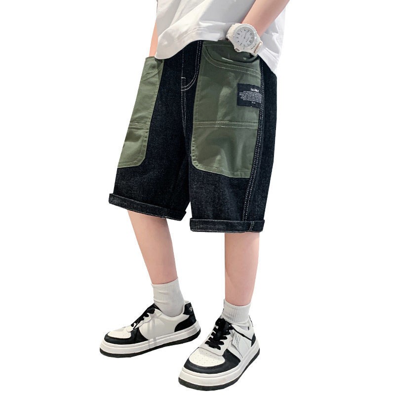 2024 Ragazzi di estate cargo pantaloncini di jeans bambini cartone animato lettera stampata metà pantaloni corti moda bambini patchwork colore pantaloncini casual Z6881