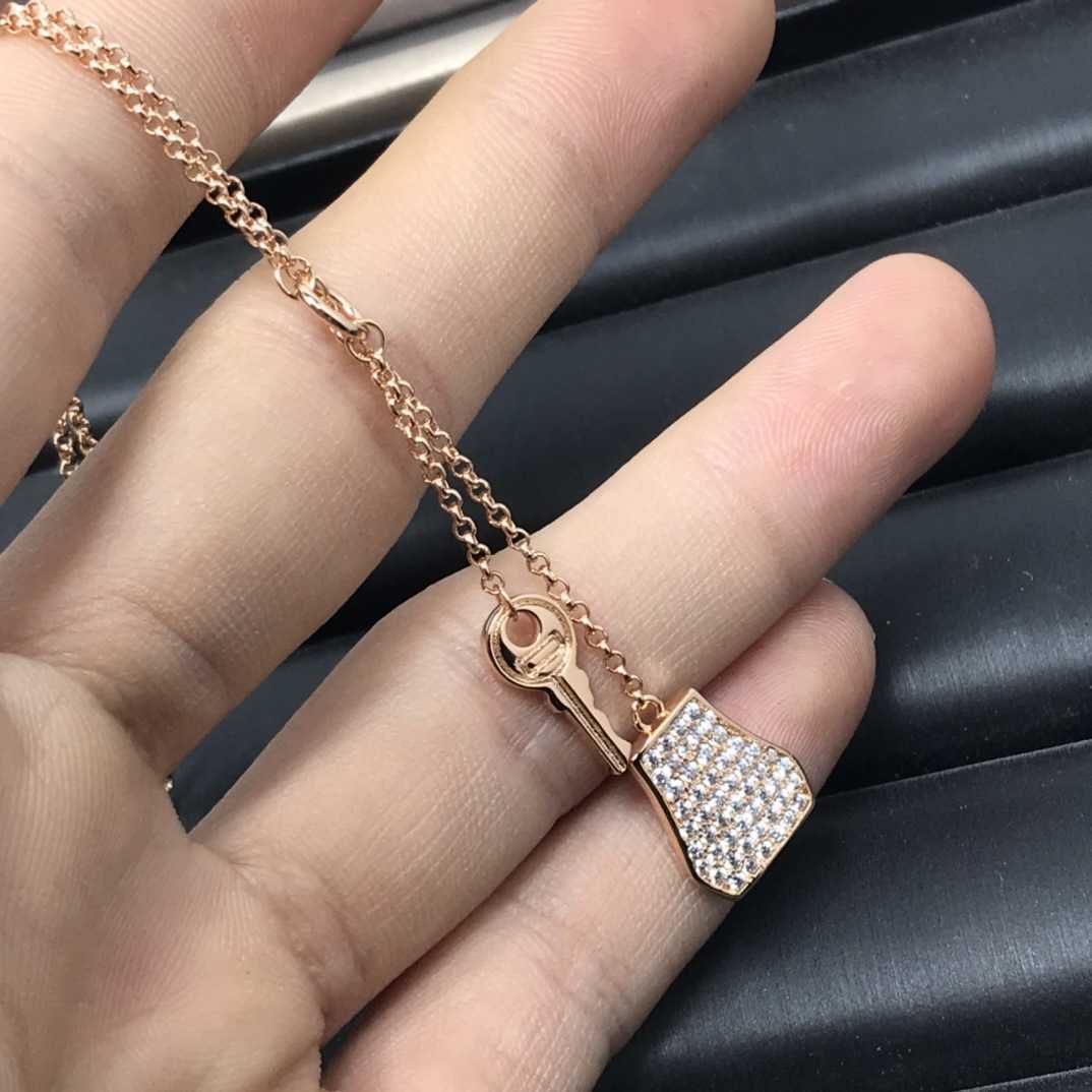 H Necklace New Diamond Set Keybag Halsband med full diamanthänge V Gold Plated 18K Rose Gold Kelly Handbag Necklace 111