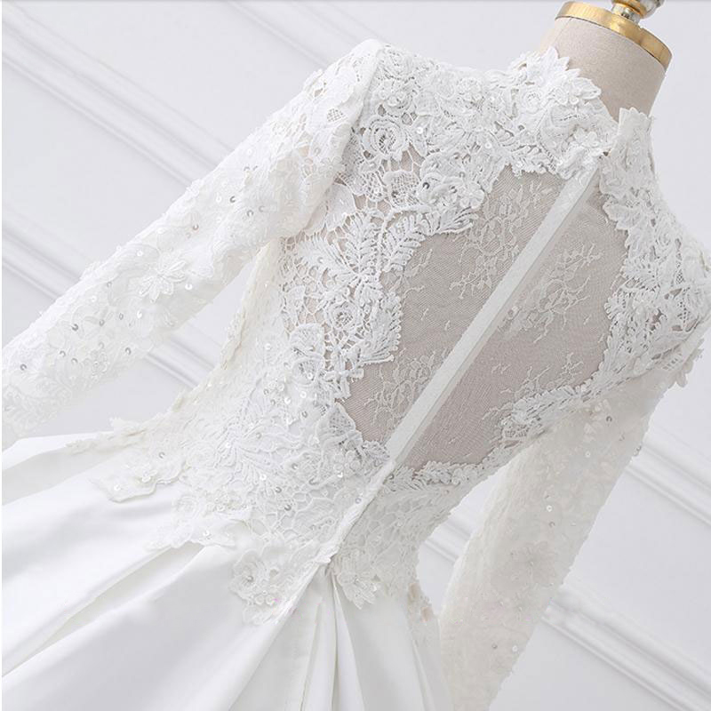 Elegantes A-Linie-Hochzeitskleid mit hohem Kragen und vollen Ärmeln, Perlenapplikationen, Spitzensatin. Einfache Brautkleider können individuell angepasst werden