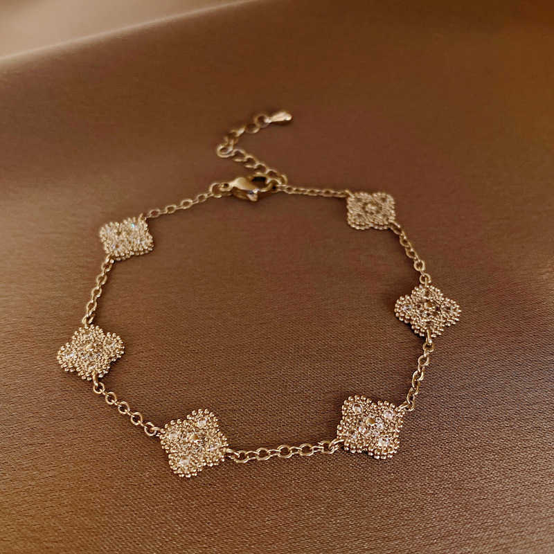 Designer Van cl-ap Light Luxury Zircon Fritillaria Quatre pétales de fleurs Bracelet personnalisé pour les déplacements Internet Rouge Artisanat élégant et haut de gamme pour femmes XU4V