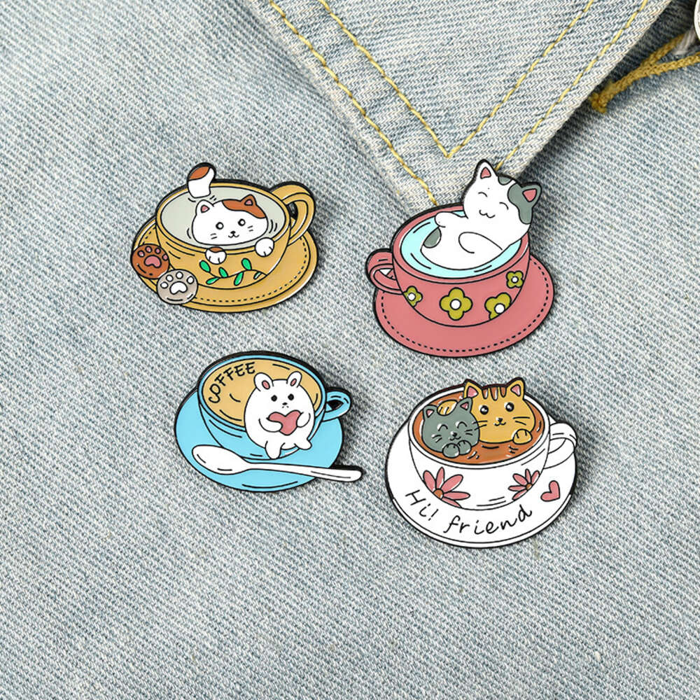 Creative Cartoon New Cute Coffee Cup Alloy Brooch, Cat Soaking Bath Accessory, Brooch Badge