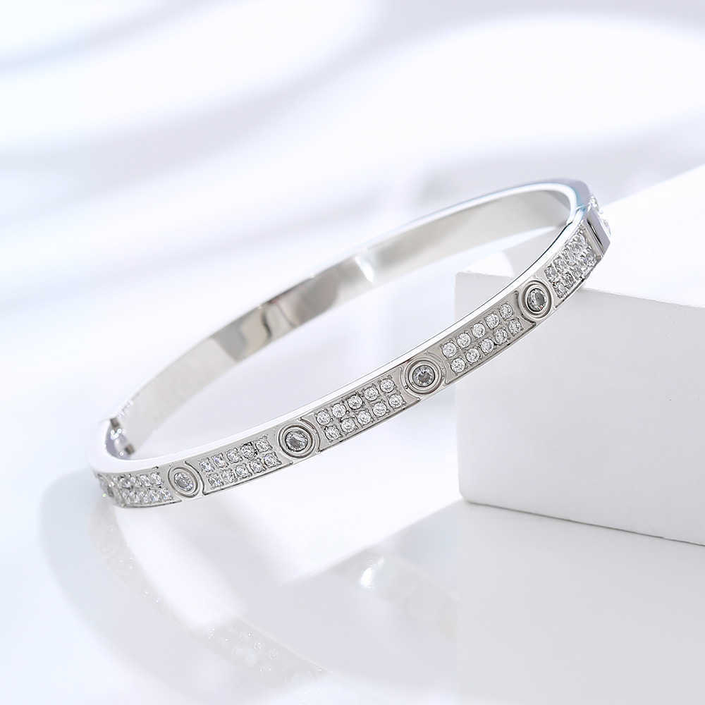 Bracelet étoile de Wind Full Sky Ins Wind Full Two Rows of Diamond Micro INLADAIDE en acier inoxydable Carter Titanium Femme