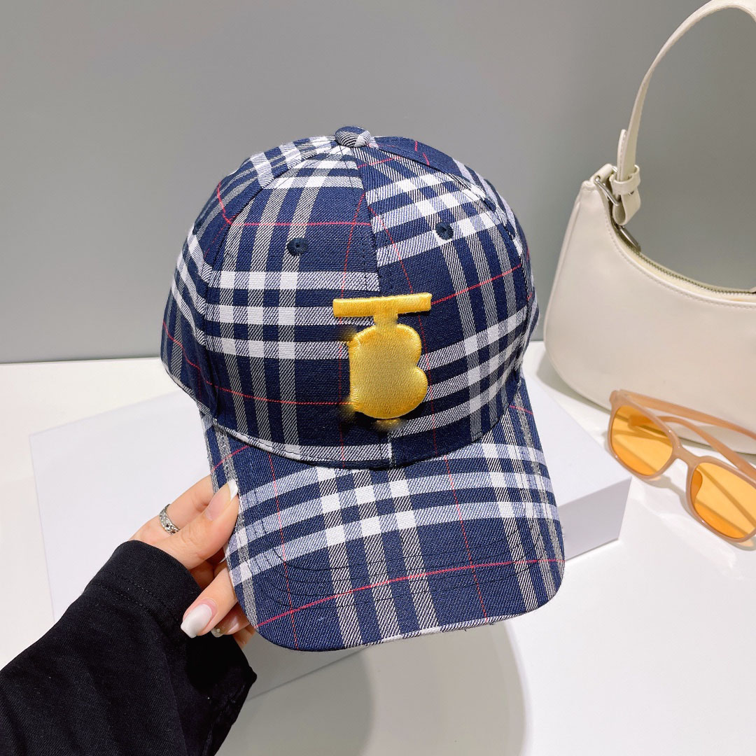 Klassisk baseballmössa Plaid Designbrev broderad solskydd Trucker Hattar Holiday Designer Hat Summer Lätt bomull Casquette för strandkläder