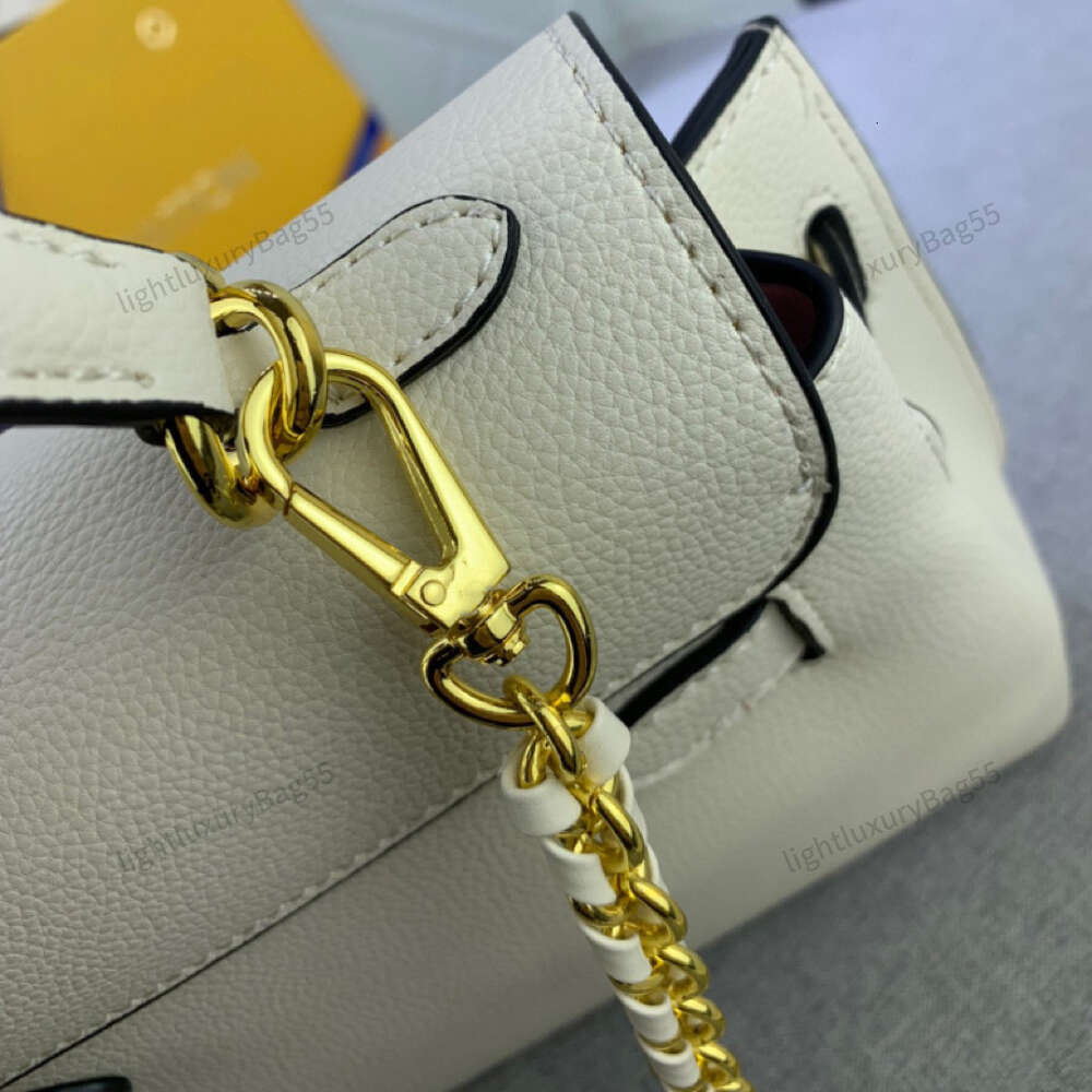 Lockme Ever Luxury Bag Cuir de vache râpé Améliorez les lignes exquises d'origine et le cadenas emblématique offrent une touche élégante Sangle de chaîne tressée élégante 240224